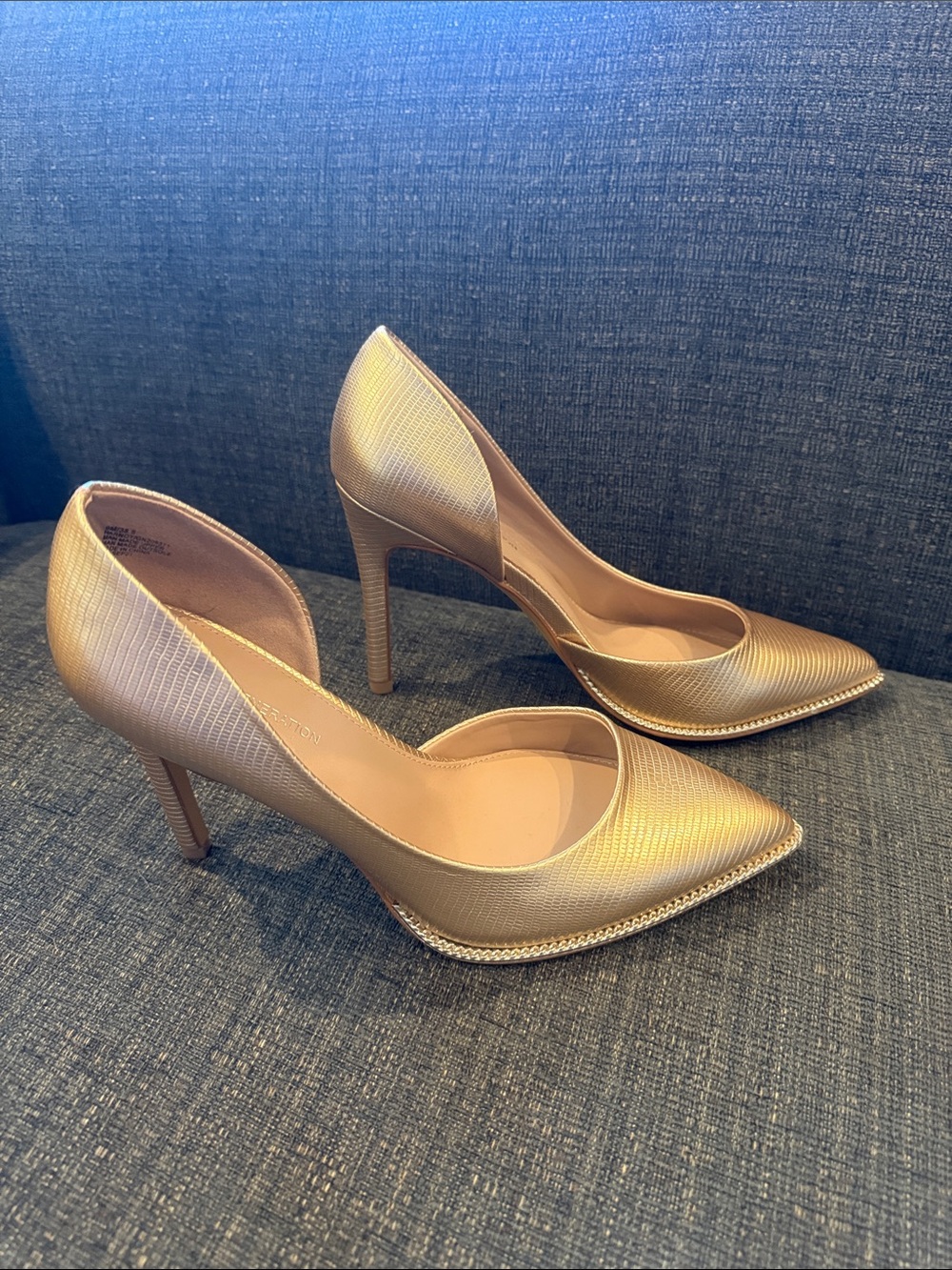 BCBGeneration Gold Pumps 8